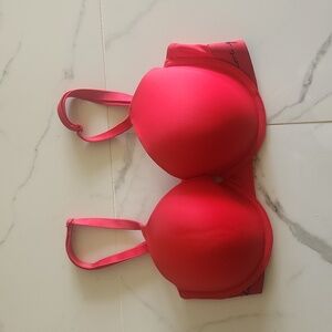 PINK Victoria's Secret  Wear Everywhere T-shirt Bra Lightly Lined 32DD EUC